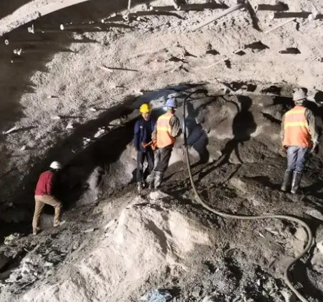 雷鸣镇隧道拱顶带模注浆料，微膨胀注浆料的特点及施工工艺